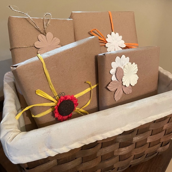 BLIND DATE BOOK / SURPRISE BOOK - Picture 2 of 3